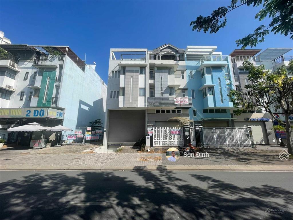Nhà phố mặt tiền hoàng quốc việt, kdc phú mỹ, dt 6x22m, giá 24 tỷ, có thang máy.  0901 424 ***