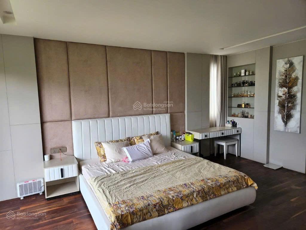 Bán gấp biệt thự đơn lập view sông, kdc nine south dt 344m2 giá 66.8tỷ, full nt,  0901 424 *** sơn