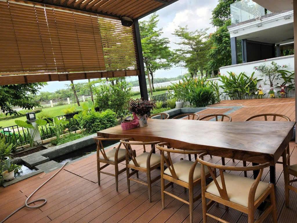 Bán gấp biệt thự đơn lập view sông, kdc nine south dt 344m2 giá 66.8tỷ, full nt,  0901 424 *** sơn