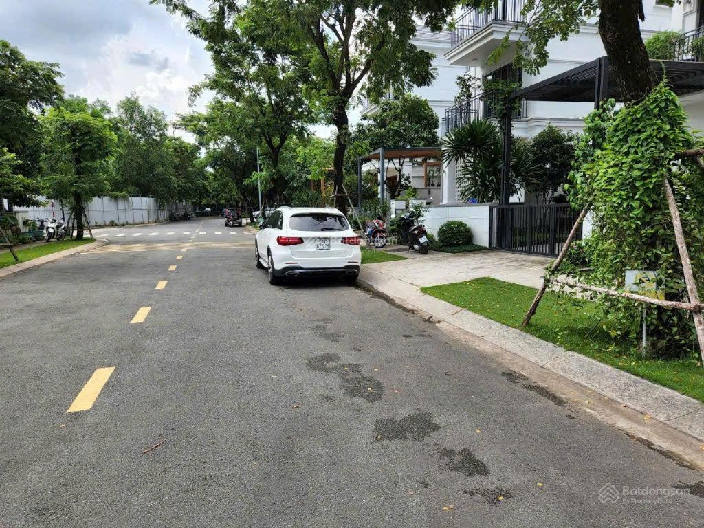 Bán gấp biệt thự đơn lập view sông, kdc nine south dt 344m2 giá 66.8tỷ, full nt,  0901 424 *** sơn