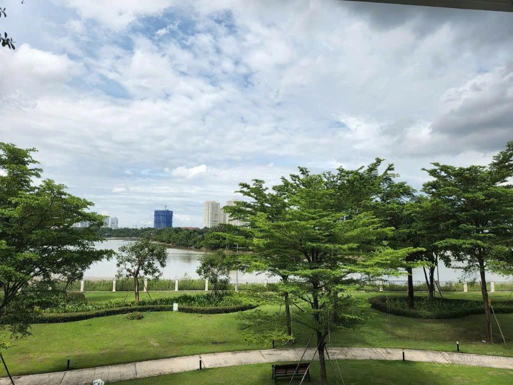 Bán gấp biệt thự đơn lập view sông, kdc nine south dt 344m2 giá 66.8tỷ, full nt,  0901 424 *** sơn
