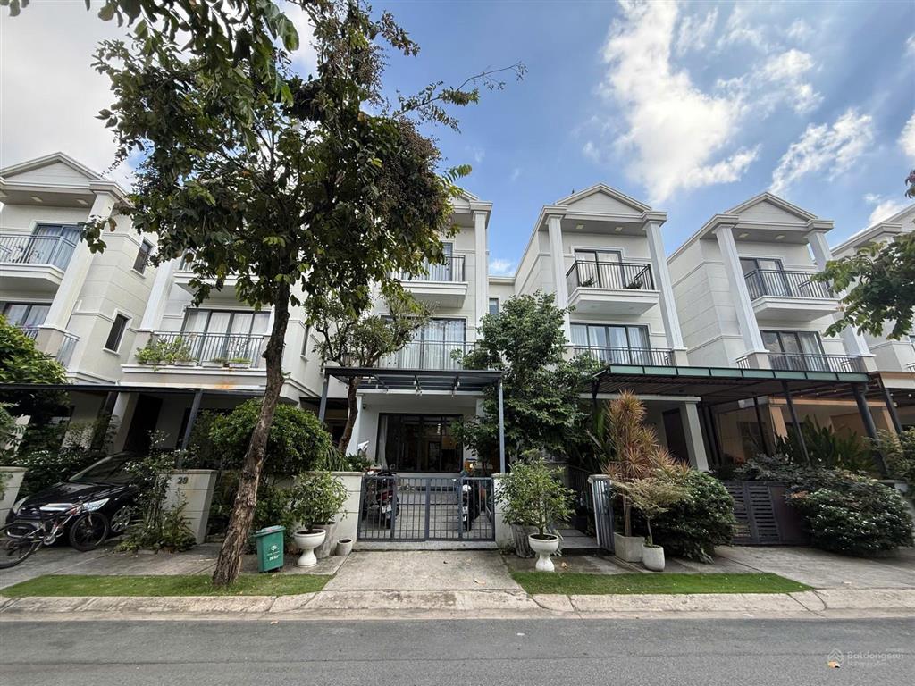 Bán nhà phố kdc nice south đường số 7 nhà bè, full nt, 7x17.5m giá 17.8tỷ, mr. sơn 0901 424 *** (tl)