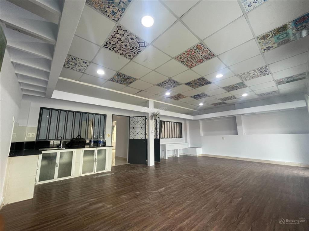 Hot! cho thuê căn hộ mặt tiền trung tâm q1 100m2 giá 29tr/tháng. cách chợ bến thành 5 phút