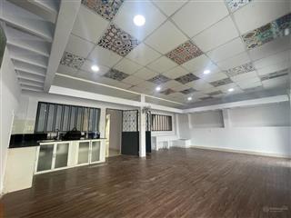 Hot! cho thuê căn hộ mặt tiền trung tâm q1 100m2 giá 29tr/tháng. cách chợ bến thành 5 phút
