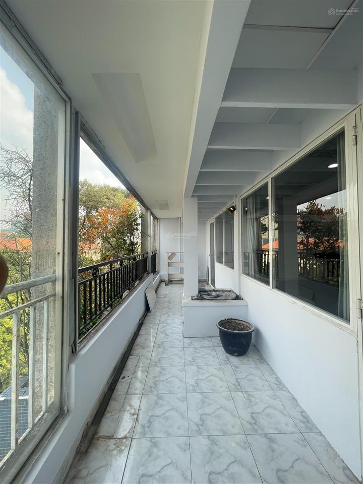 Hot! cho thuê căn hộ mặt tiền trung tâm q1 100m2 giá 29tr/tháng. cách chợ bến thành 5 phút