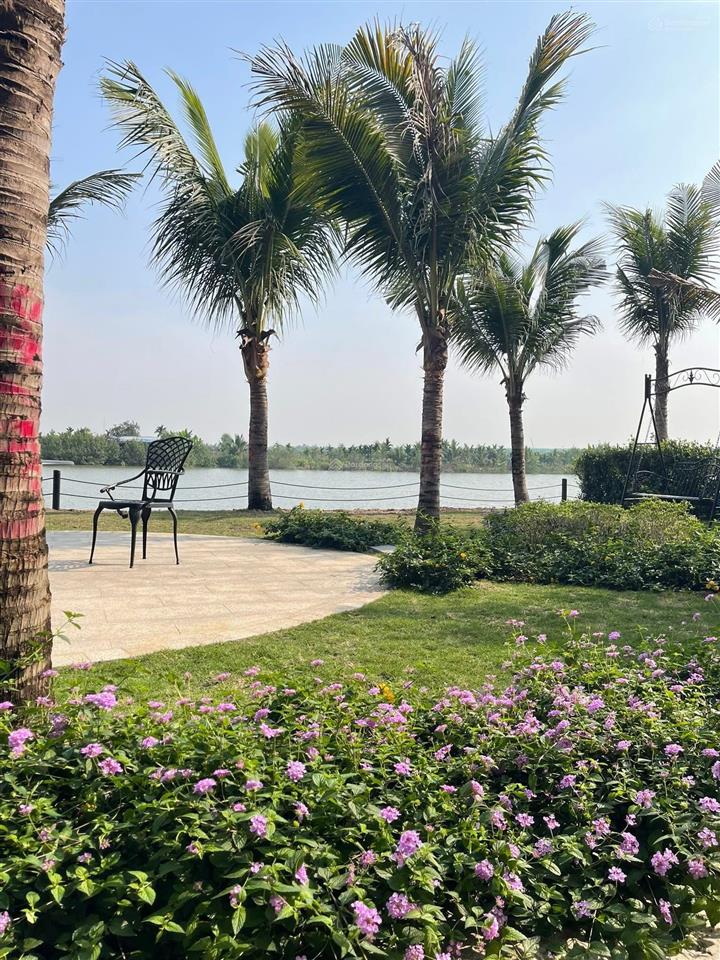 Dv15 đối diện trạm sạc 197m2x4tầng sân vườn  view sông  vincom cạnh nhà  giá chỉ 12,2tỷ vốn 4tỷ
