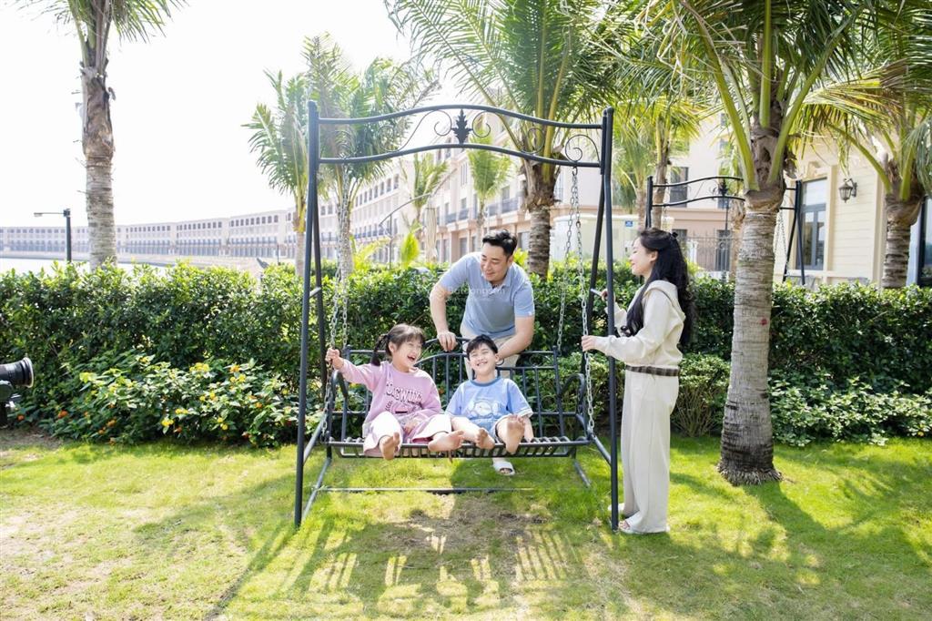 Căn ngoại giao đối diện vườn hoa 90m2 3t sol garden nam long mt 6m hơn 7tỷ đón cầu nguyễn trãi