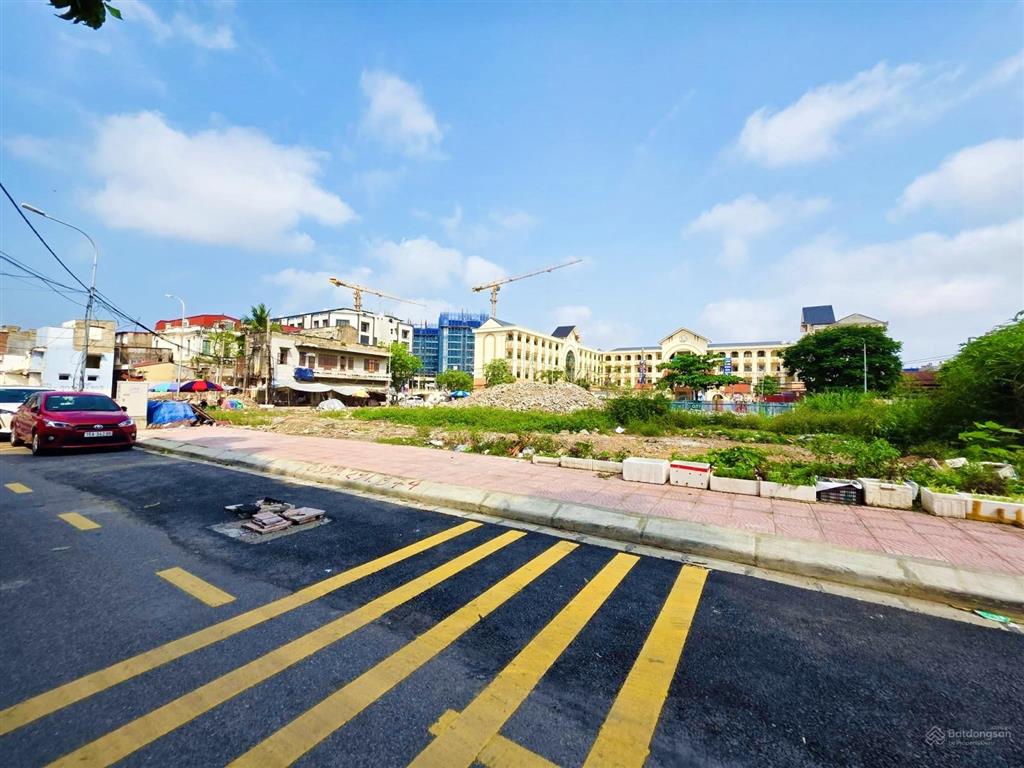 Bán đất 88.9m2 mt 5,5m  47 lê lai nq đường 9m ôtô tránh sđcc xung quanh toàn công viên to  8,7tỷ