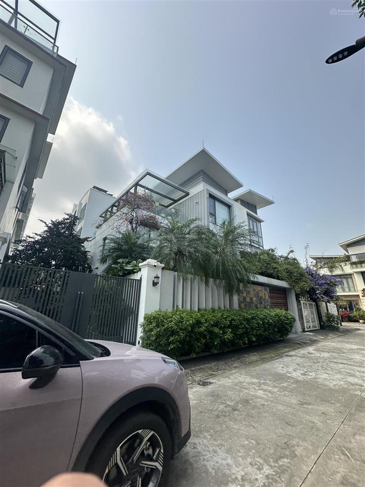 Bán đất tặng vila sân vườn 370m2 mt 15m  sau nhà mặt đường ngô gia tự ôtô vào nhà  sđcc  có gara