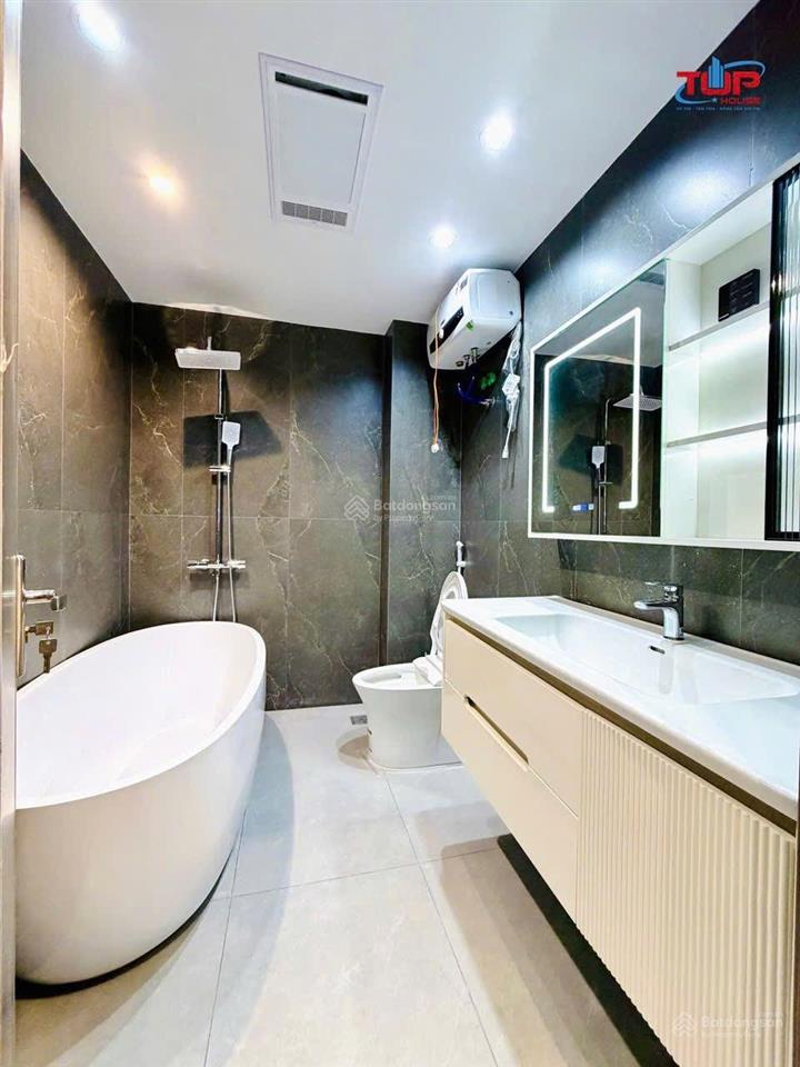 Nhà mới tinh full đồ thang máy 67m²  4 tầng ô tô tránh nhau lê lợi nq sau giáp ngõ