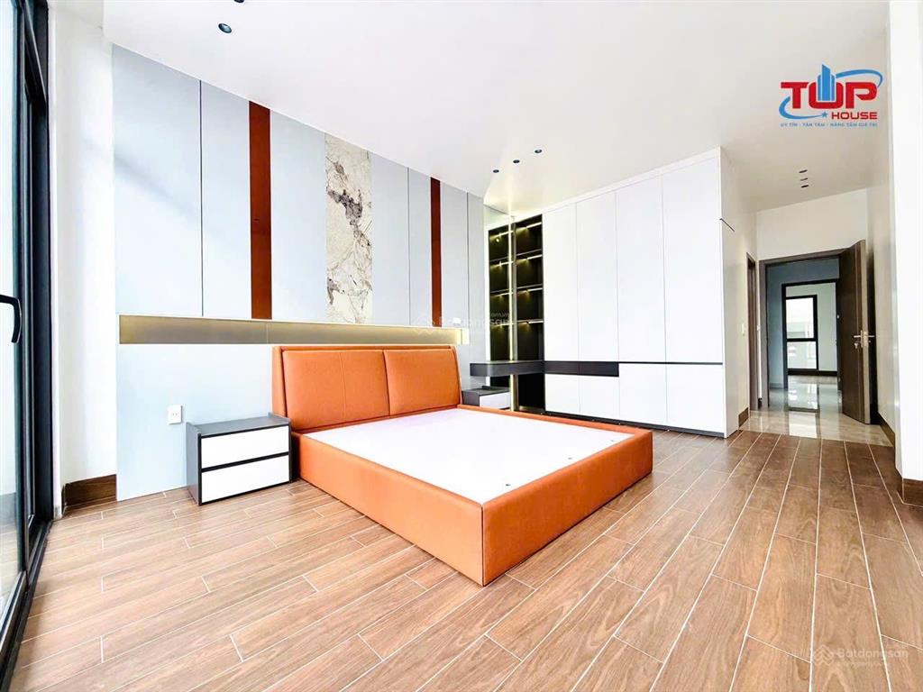 Nhà mới tinh full đồ thang máy 67m²  4 tầng ô tô tránh nhau lê lợi nq sau giáp ngõ