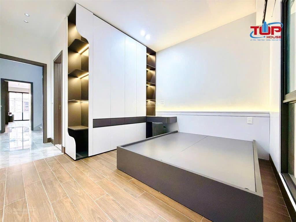 Nhà mới tinh full đồ thang máy 67m²  4 tầng ô tô tránh nhau lê lợi nq sau giáp ngõ