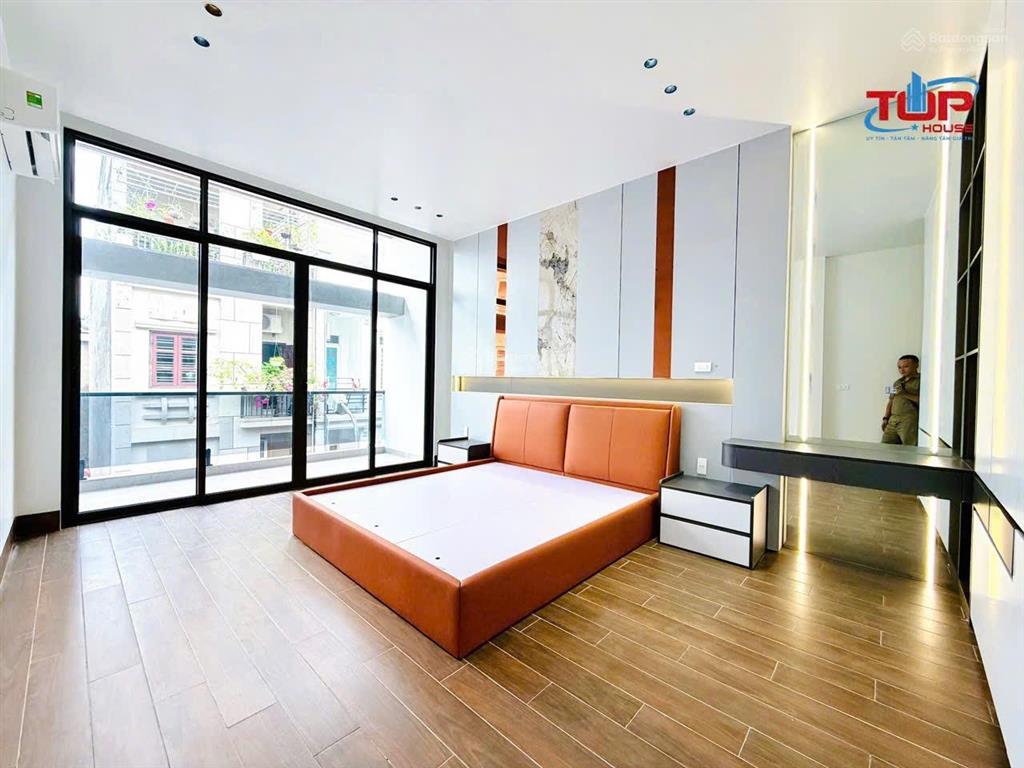 Nhà mới tinh full đồ thang máy 67m²  4 tầng ô tô tránh nhau lê lợi nq sau giáp ngõ