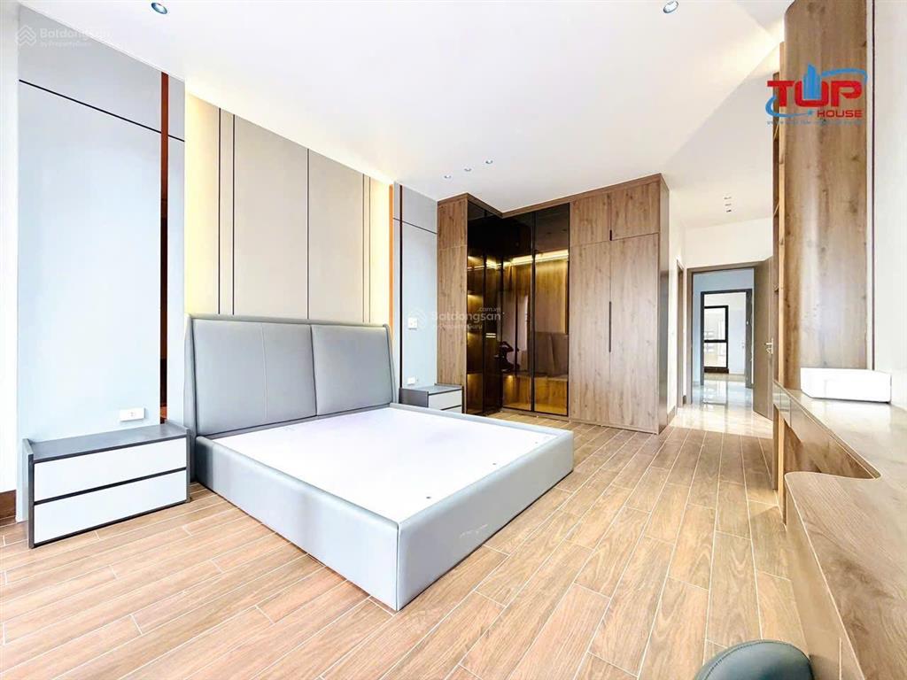 Nhà mới tinh full đồ thang máy 67m²  4 tầng ô tô tránh nhau lê lợi nq sau giáp ngõ