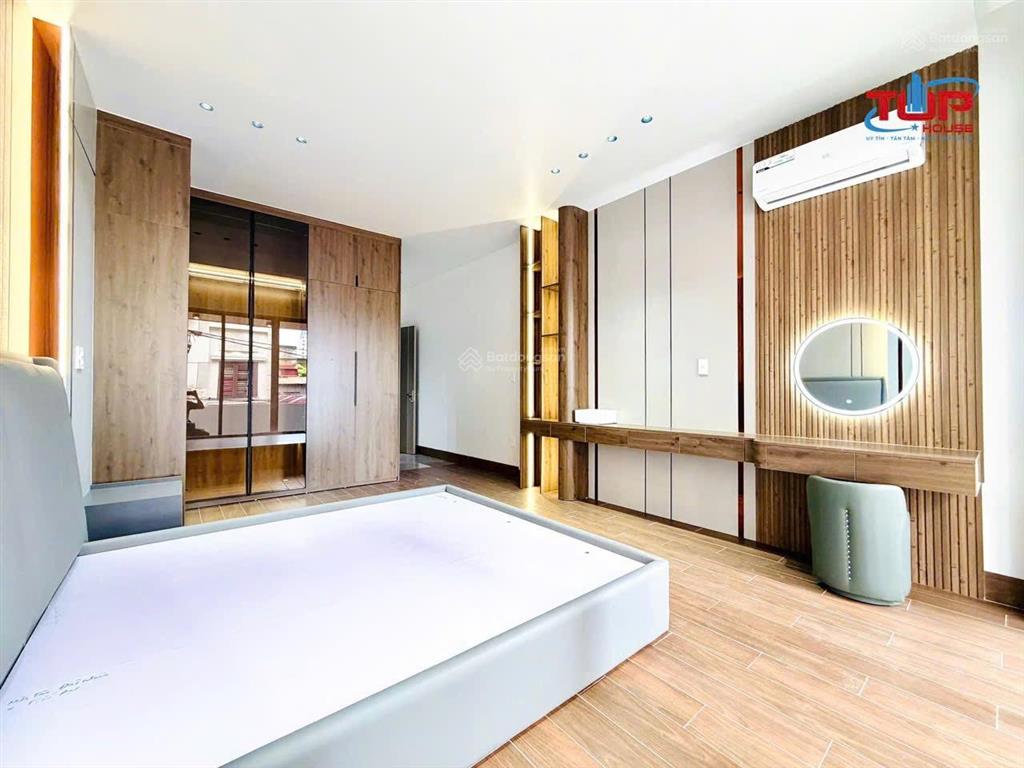 Nhà mới tinh full đồ thang máy 67m²  4 tầng ô tô tránh nhau lê lợi nq sau giáp ngõ