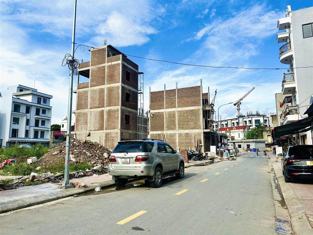 Bán đất lõi trung tâm 40,8m2 mt 4,8m đường 12m ô tô tránh  47 lê lai, nq  giá cực rẻ 97tr/m2 sđcc