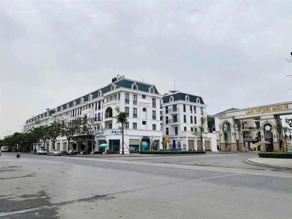 15 tỷ biệt thự full nội thất đẹp 250m2 xây 3 tầng làng việt kiều quốc tế  đi 500m ra aeon mall