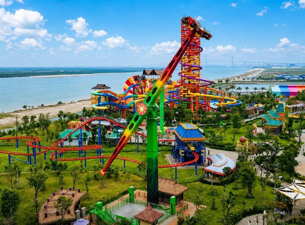 Vốn 3,8 tỷ xẻ khe tla 4 tầng  135m2 trước mặt kdoanh view biển xanh gần vinwonder, 33 toà chung cư