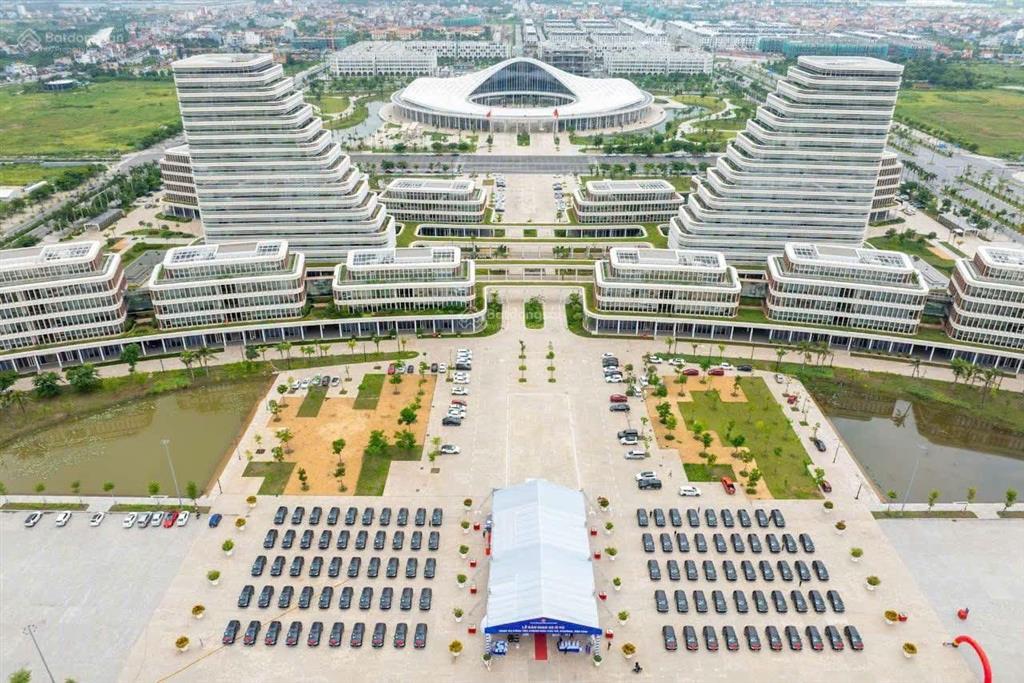 Gia đình em cần bán lô góc 544m2 (mt 13m) vuông  oto vào đất  full thổ cư hoa động ngay tthc mới