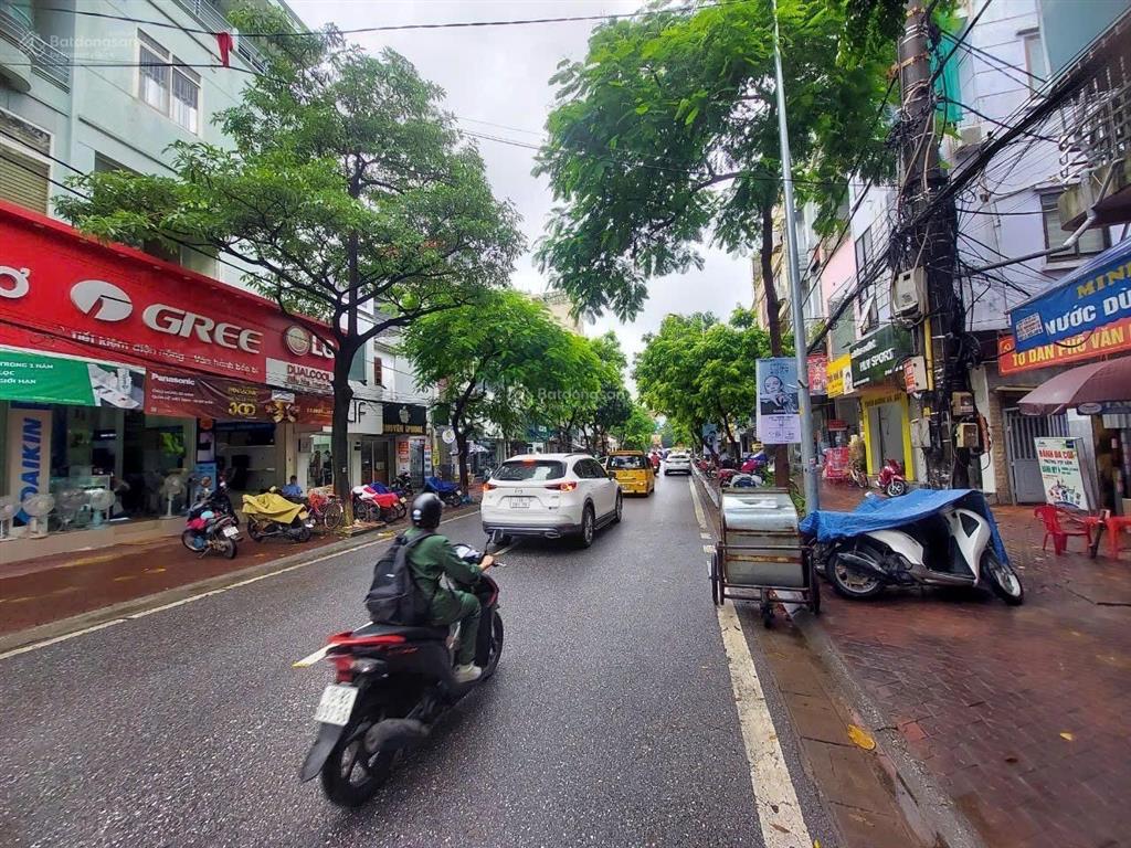 Mặt đường lán bè đoạn chợ giá sốc 5,399 tỷ  54m2 (mt 4,1m) nở hậu tí  2 tầng kinh doanh sầm uất