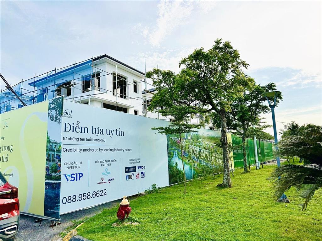 Biệt phủ vip đơn lập góc view sông 303m2  mt 16m  3 tầng, sol garden nam long đón cầu nguyễn trãi