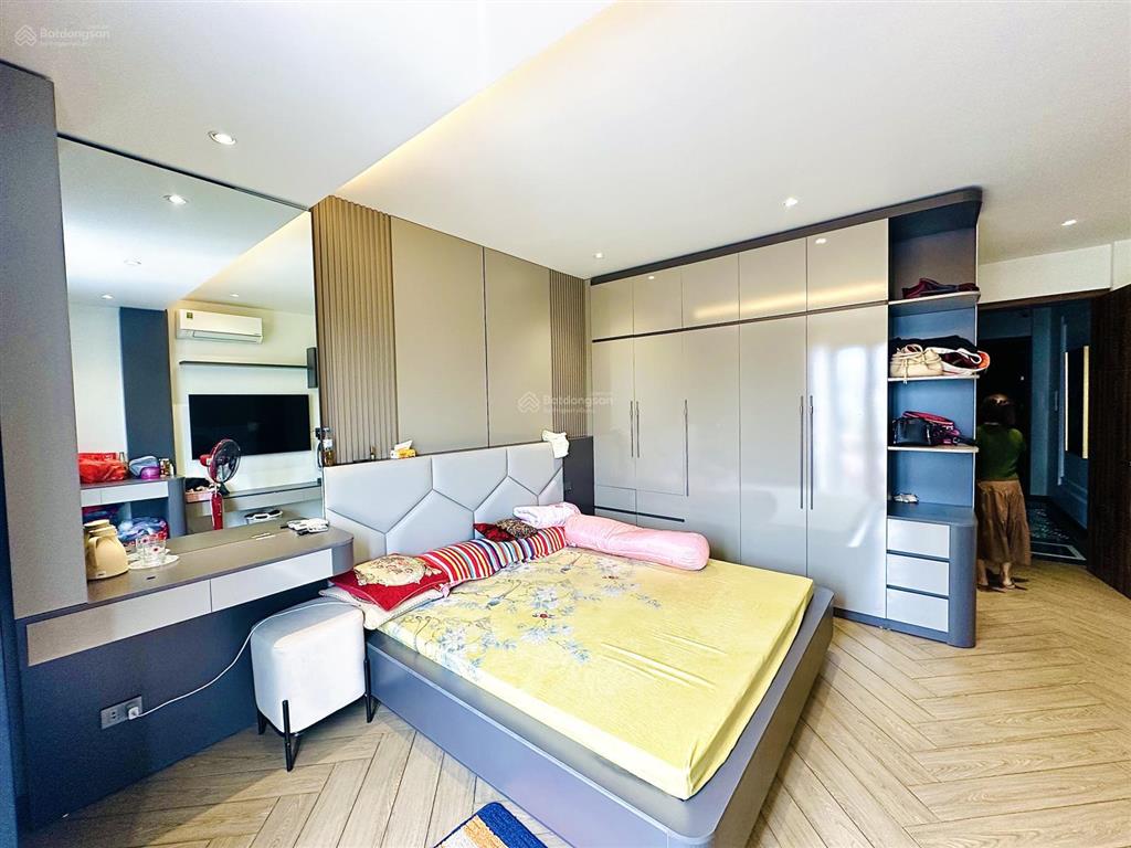 Nhà 6t thang máy ngay siêu thị go, lê hồng phong, 60m2 mt 4,3m full nội thất cao cấp, view vườn hoa