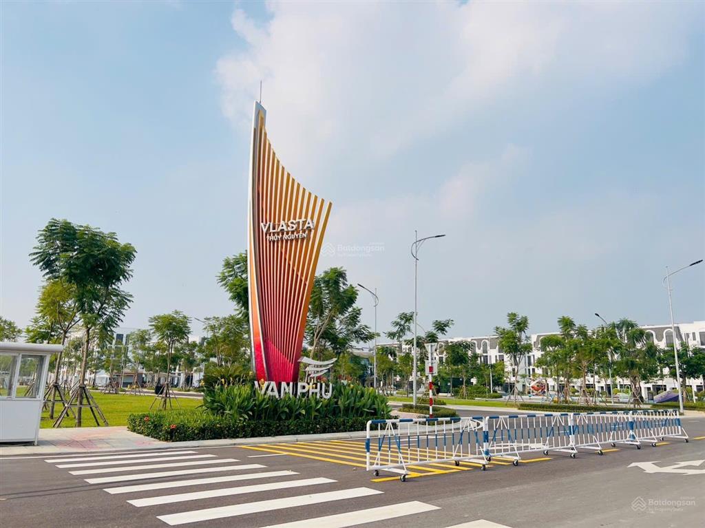 Hơn 4 tỷ căn 4 tầng 63m2 vlasta  tt núi đèo khu đô thị k ngủ đường 12m ô tô tránh nhau