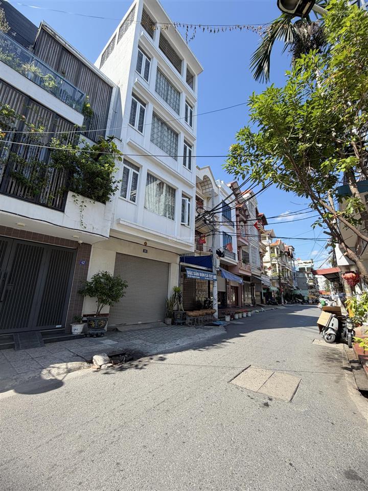 Bán nhà chính chủ 2,39 tỷ gần chợ đôn, thiên lôi, dt 40m2 xây 3 tầng cũ mặt tiền 4,5m, sđ, 08499888