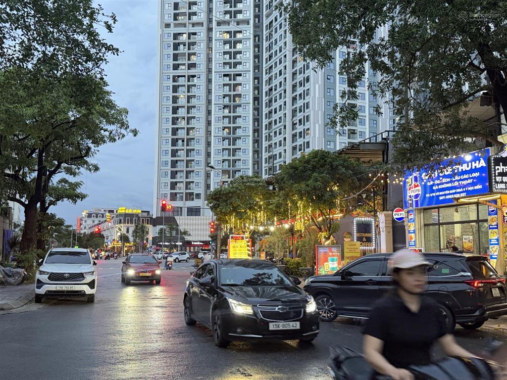 Bán nhà 4 tầng mới tinh lô góc 43m2 full nội thất đường 7m oto tránh nhauthiên lôi gần aeon mall