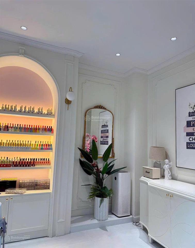 Cho thuê mb đẹp top 2 thảo điền, q2, dt sàn 160m2. khu vực cực kỳ sầm uất, đông khách nước ngoài