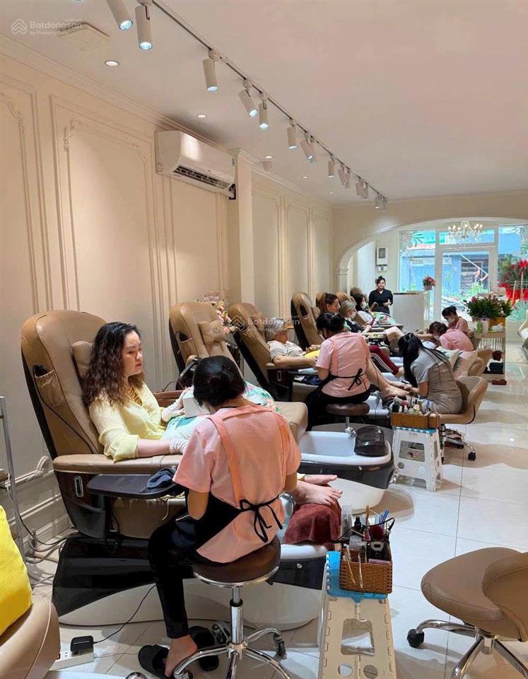 Cho thuê mb đẹp top 2 thảo điền, q2, dt sàn 160m2. khu vực cực kỳ sầm uất, đông khách nước ngoài