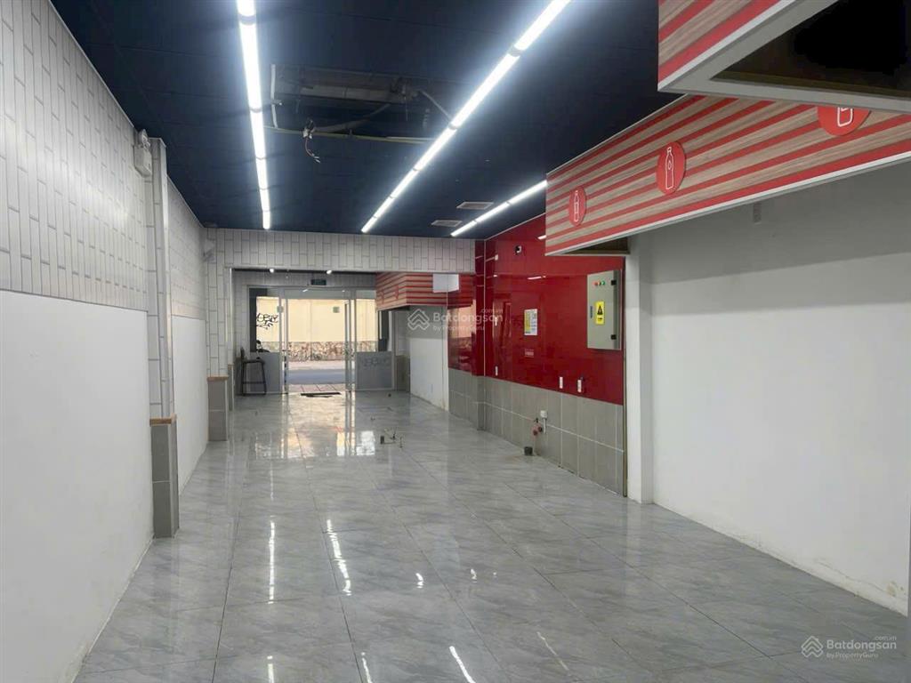 Cho thuê nhà mt đường thảo điền, q2. khu kd sầm uất. dt 121,8m2. 1 trệt 2 lầu. 2 mt trước sau