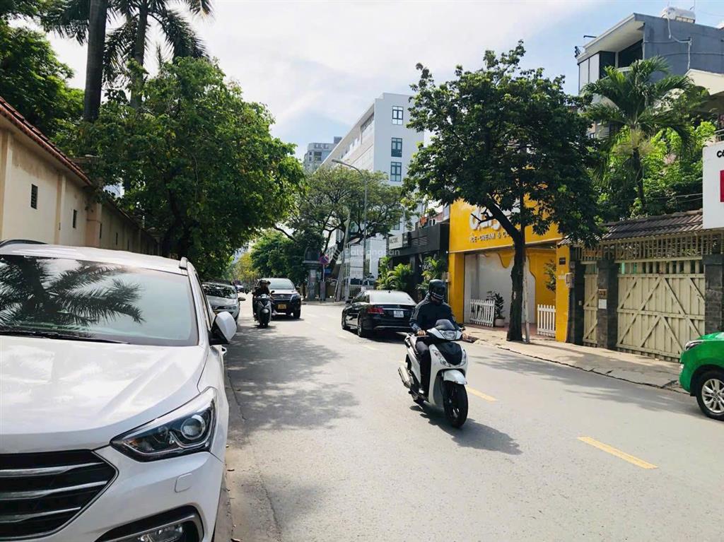 Cho thuê nhà mt đường thảo điền, q2. khu kd sầm uất. dt 121,8m2. 1 trệt 2 lầu. 2 mt trước sau