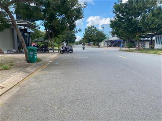 Cần bán lô đất đường d8 kdc long hậu. dt 5m x 18m, vị trí đẹp, sổ đỏ riêng. giá 3 tỷ 350tr