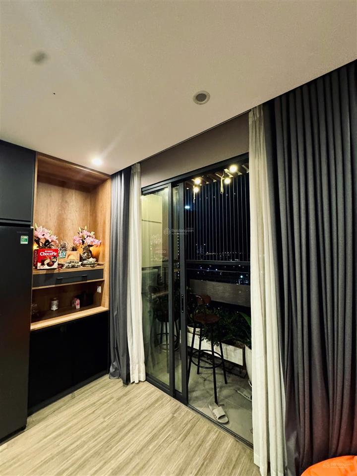 Chính chủ bán căn hộ góc 2pn+ 63,7m2 tầng trung full đồ đẹp giá 4,2 tỷ