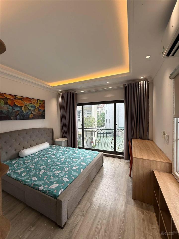 Cho thuê nhà nguyên căn đẹp 6 tầng cổ linh, thạch bàn. có gara ô tô. full nội thất. giá 13 triệu