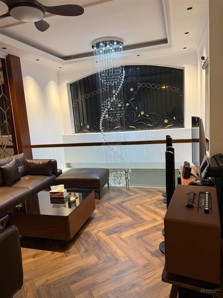 Cho thuê nhà nguyên căn đẹp 6 tầng cổ linh, thạch bàn. có gara ô tô. full nội thất. giá 13 triệu