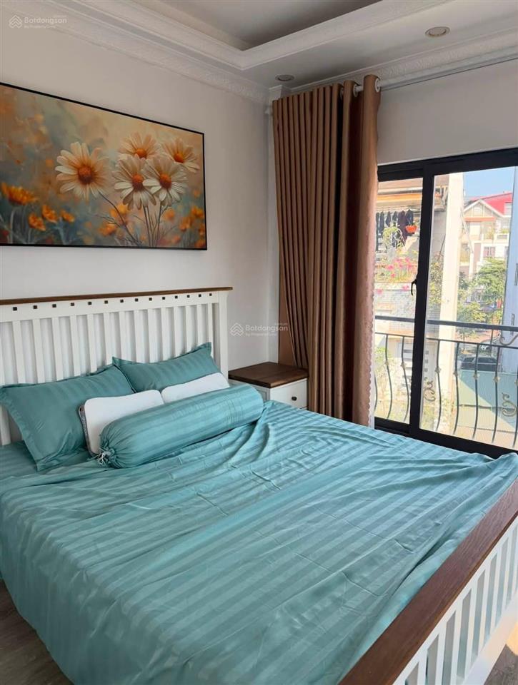 Cho thuê nhà nguyên căn đẹp 6 tầng cổ linh, thạch bàn. có gara ô tô. full nội thất. giá 13 triệu