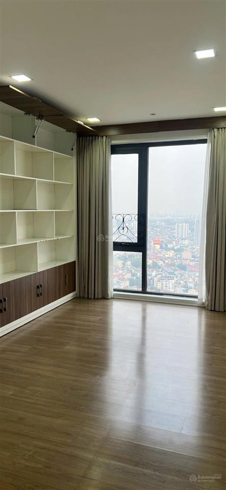 Cho thuê căn hộ chung cư mipec, long biên. 150m. 3 ngủ 2 vs. rộng nhất tòa. giá 20 triệu/tháng