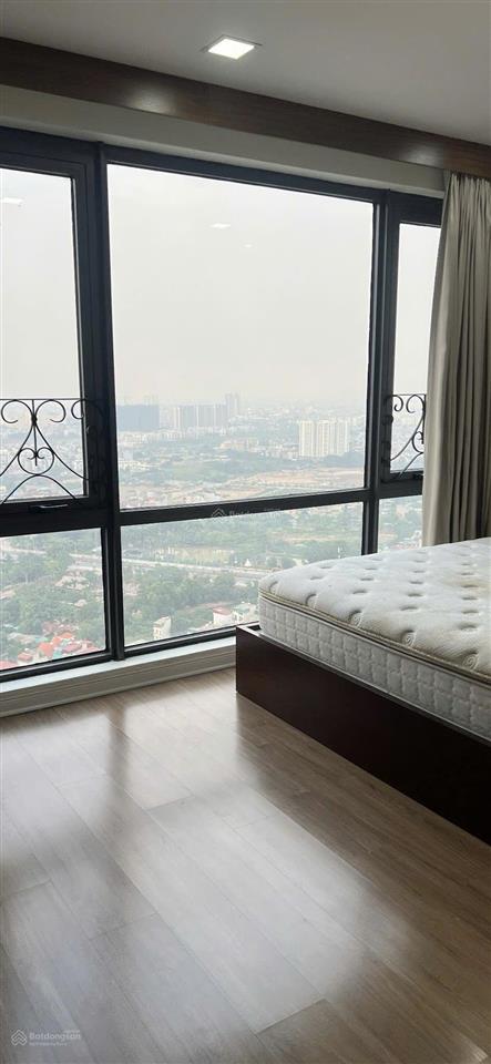 Cho thuê căn hộ chung cư mipec, long biên. 150m. 3 ngủ 2 vs. rộng nhất tòa. giá 20 triệu/tháng