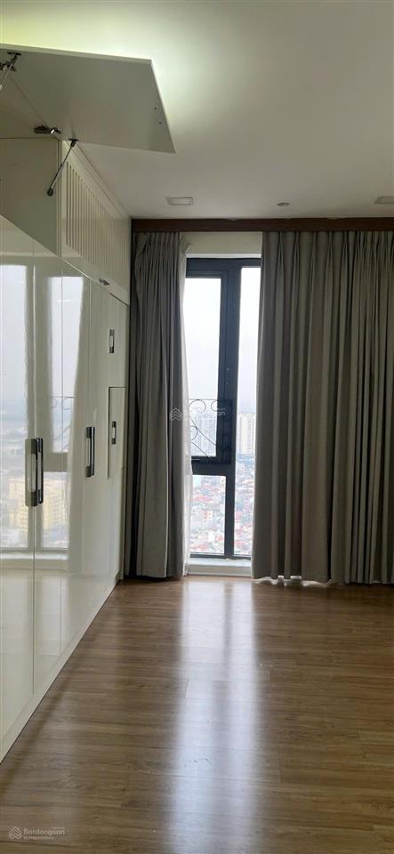 Cho thuê căn hộ chung cư mipec, long biên. 150m. 3 ngủ 2 vs. rộng nhất tòa. giá 20 triệu/tháng
