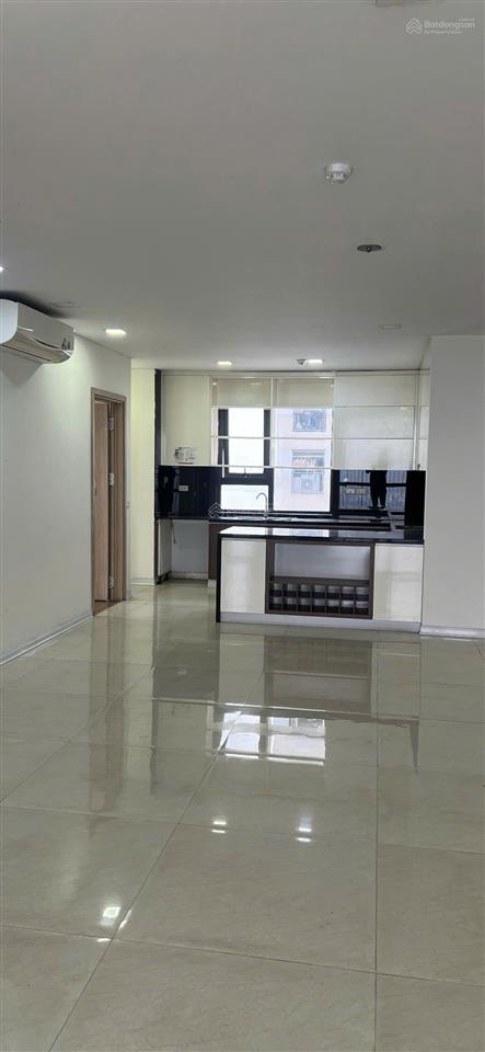 Cho thuê căn hộ chung cư mipec, long biên. 150m. 3 ngủ 2 vs. rộng nhất tòa. giá 20 triệu/tháng
