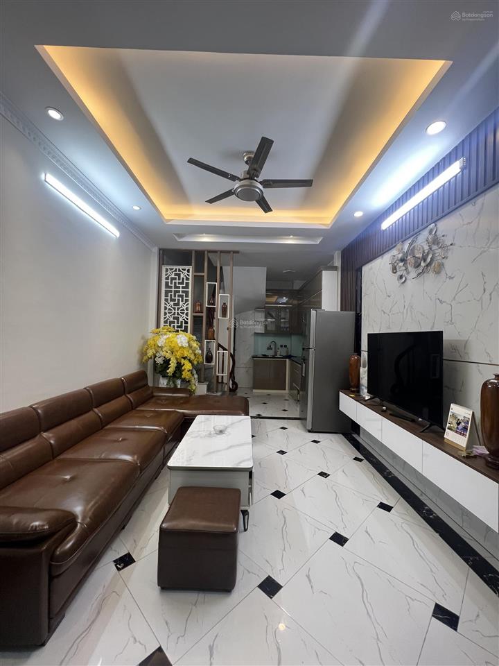 Cho thuê nhà nguyên căn mới xây 35m 5 tầng 3 ngủ  64 đông thiên, vĩnh hưng, lĩnh nam