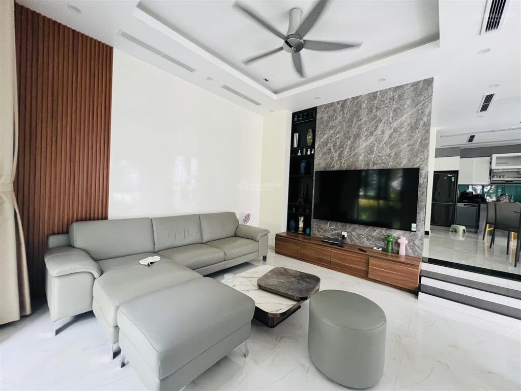 Biệt thự có thang máy, phòng xông hơi