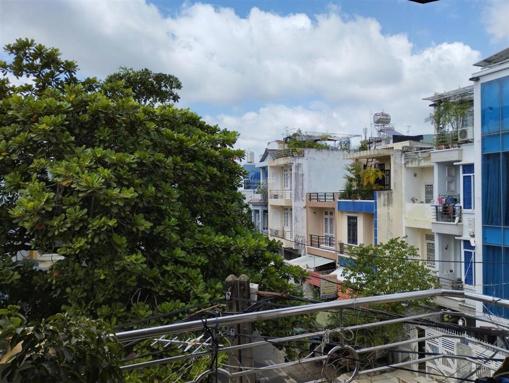 Cho thuê phòng giá rẻ có ban công kế bến xe quận 8
