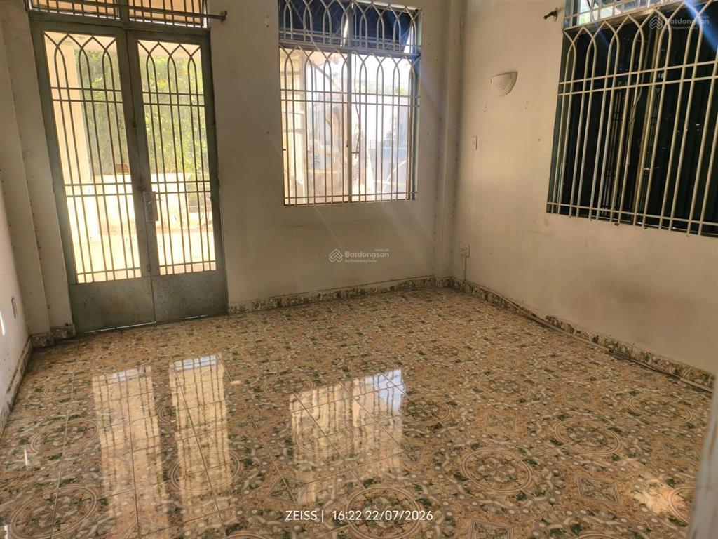 Cho thuê phòng giá rẻ có ban công kế bến xe quận 8