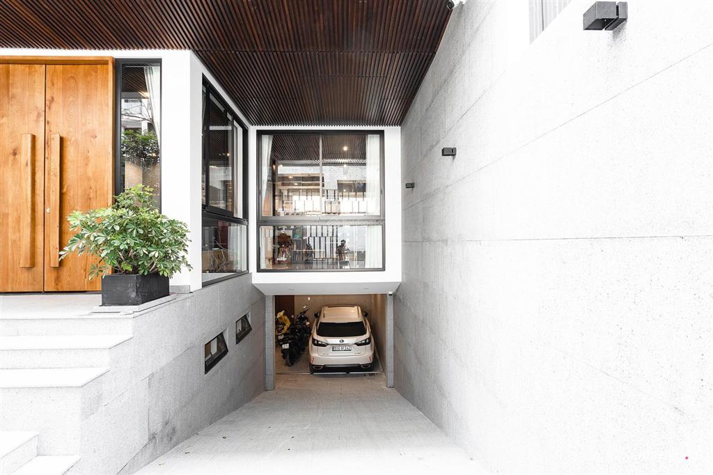Hxh 8m thảm nhựa lý thường kiệt,tân bình 23,5 tỷ 135m2 trệt 2 lầu,chủ đang tự kinh doanh