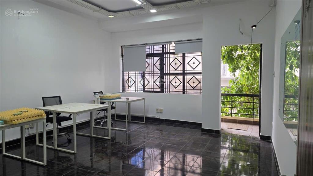 Nhượng lại văn phòng 60m2 ngay metro nguyễn hữu cảnh 9,5 triệu/tháng