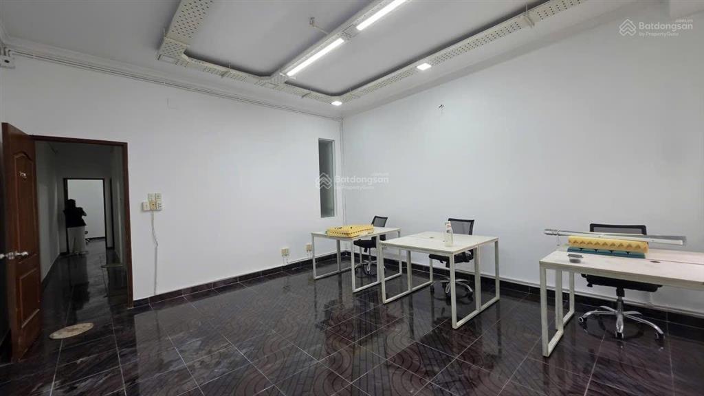 Nhượng lại văn phòng 60m2 ngay metro nguyễn hữu cảnh 9,5 triệu/tháng
