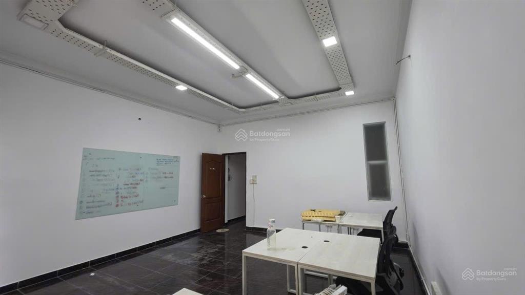 Nhượng lại văn phòng 60m2 ngay metro nguyễn hữu cảnh 9,5 triệu/tháng